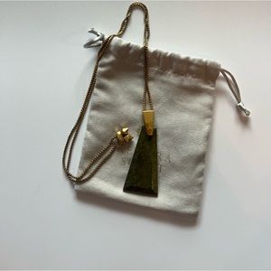 Green Kendra Scott necklace